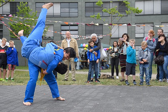 biểu diễn cùng với câu lạc bộ SV-Tora e.V. Berlin trong ngày hội thể thao gia đình